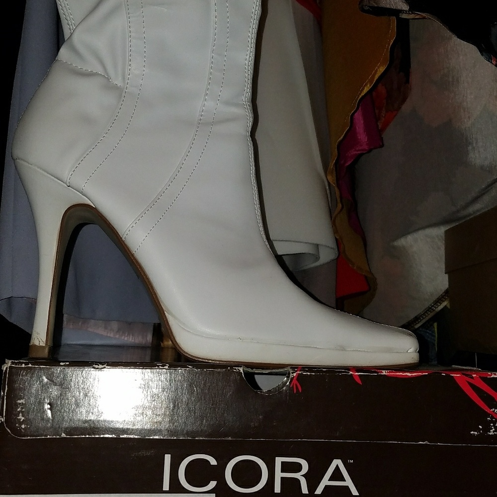 Shoes - Picture 5 of 8